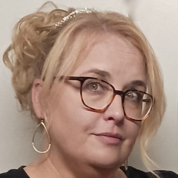 Meet your Posher, Beth - Picture 1 of 1